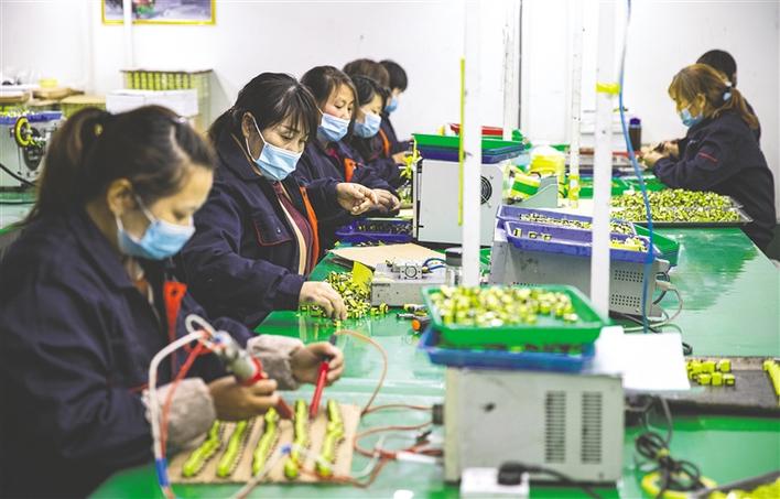 社区工厂 拓宽就业扶贫路